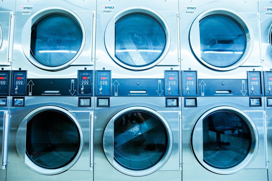 Jak prać ubrania w pralce: Odpowiednie pranie dla dłuższej trwałości i ochrony środowiska