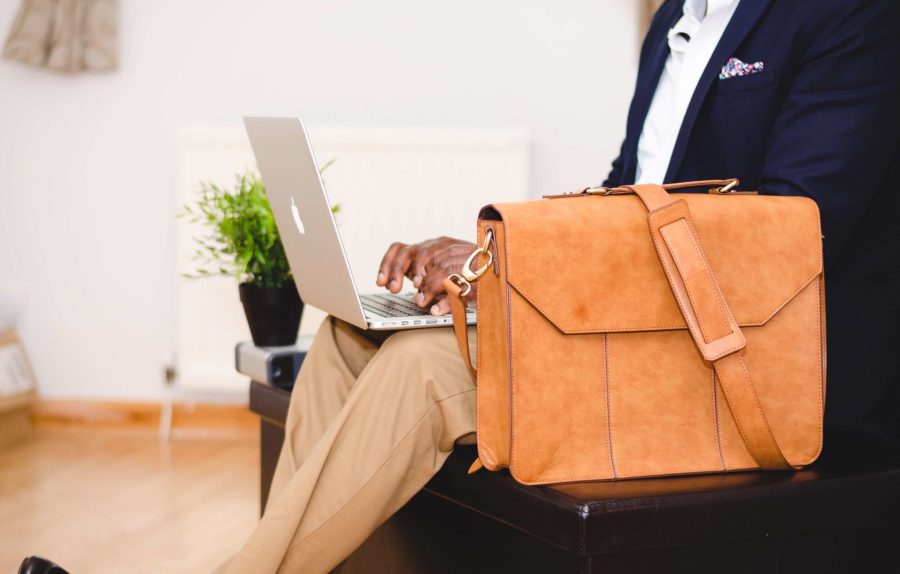 Jak wybrać odpowiednią torbę na laptopa do pracy?
