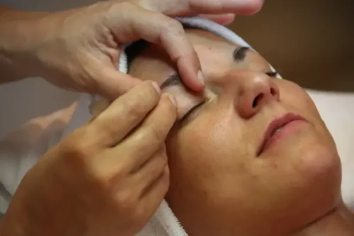 Odkryj piękno makijażu permanentnego w Kędzierzynie-Koźlu: Klinika Hanami zmienia zasady gry